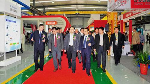 Thawj crane Expo tau tuav nyob rau hauv lub crane town.jpg The first crane Expo was held in the crane town.jpg